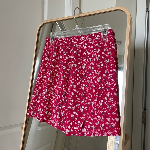 NWT American Eagle Red Floral Notched Mini Skirt - Size Small - Picture 5 of 7